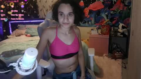 Snapshot of tyra_liana chatting on 02-25-25, 04:35 Tyra Liana online show from 02-25-25, 04:35