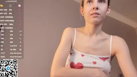 Snapshot of tyty_pupu chatting on 11-25-25, 06:08 Christine 3 Next broadcast tomorrow at 2100 GMT 5 online show from 11-25-25, 06:08