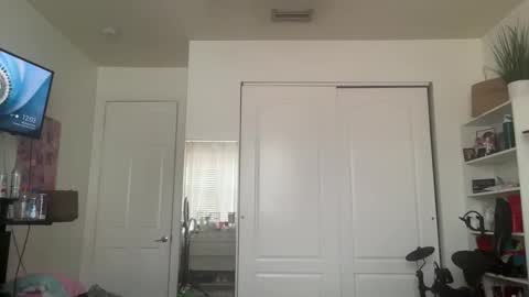 Snapshot of tyy0ung chatting on 05-21-26, 04:03 tyy0ung online show from 05-21-26, 04:03