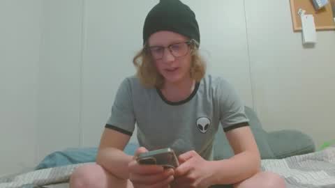 Snapshot of tyyyler93 chatting on 03-04-25, 03:22 TylerAlternative online show from 03-04-25, 03:22