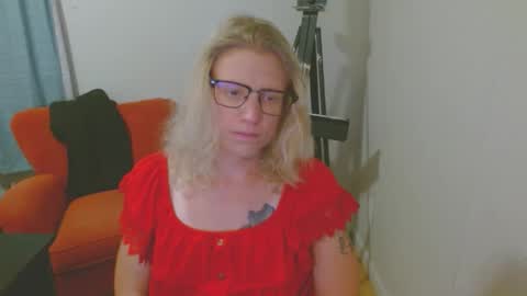 Snapshot of tyyyler93 chatting on 10-04-25, 02:42 TylerAlternative online show from 10-04-25, 02:42