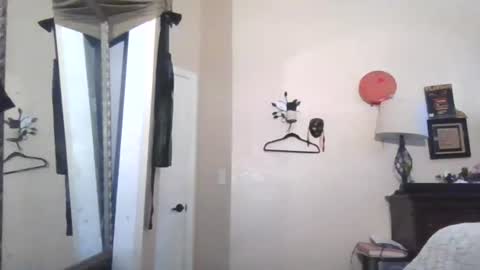 Snapshot of uandme_baby chatting on 06-18-26, 01:06 Azelia B online show from 06-18-26, 01:06