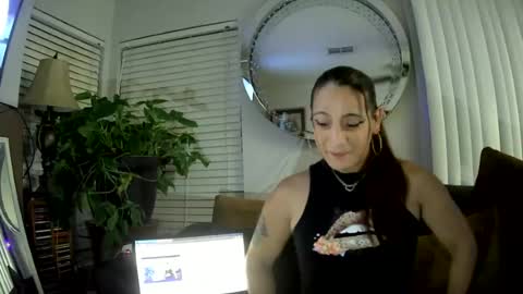 Snapshot of uandme_baby chatting on 07-22-26, 11:24 Azelia B online show from 07-22-26, 11:24