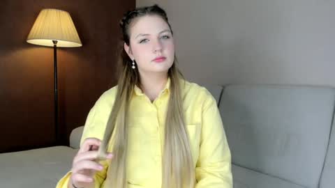 Snapshot of udelladella chatting on 02-06-25, 10:15 Amelia online show from 02-06-25, 10:15