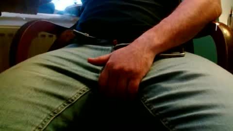 ukclive online show from 10-20-25, 03:56