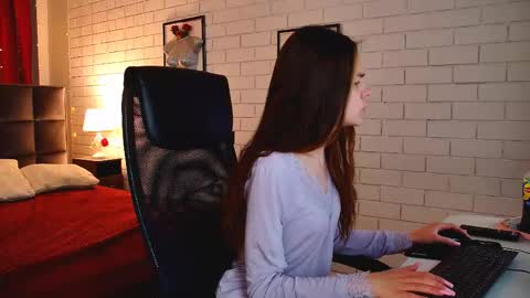 Ulia online show from 04-17-26, 05:10