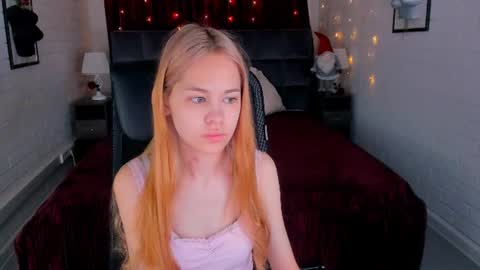 Snapshot of ulianeer chatting on 07-18-26, 05:11 Ulia online show from 07-18-26, 05:11