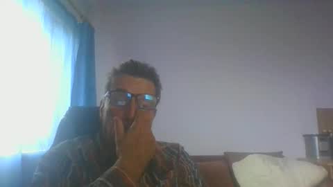 Snapshot of ulmeni4 chatting on 10-24-25, 12:01 ulmeni4 online show from 10-24-25, 12:01