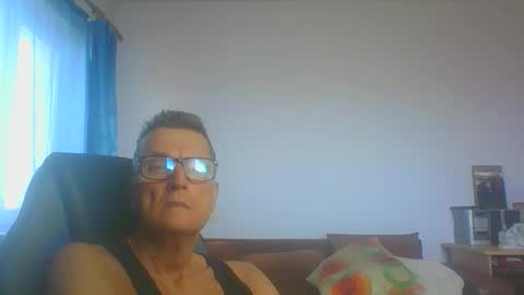 Snapshot of ulmeni4 chatting on 10-31-25, 08:15 ulmeni4 online show from 10-31-25, 08:15