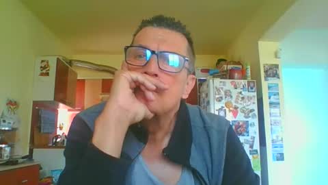 Snapshot of ulmeni4 chatting on 03-20-26, 08:30 ulmeni4 online show from 03-20-26, 08:30