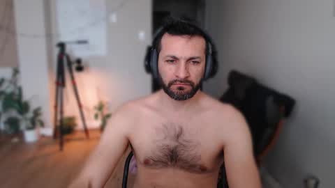 Snapshot of ultratoaster chatting on 01-27-25, 06:52 ultratoaster online show from 01-27-25, 06:52