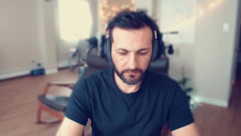 Snapshot of ultratoaster chatting on 01-30-25, 09:36 ultratoaster online show from 01-30-25, 09:36