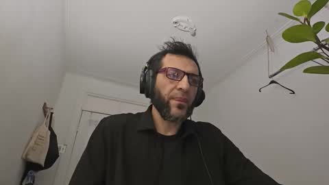 Snapshot of ultratoaster chatting on 12-19-25, 11:56 ultratoaster online show from 12-19-25, 11:56