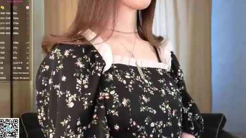 Snapshot of umbraelyon chatting on 04-22-26, 06:27 Liliane online show from 04-22-26, 06:27