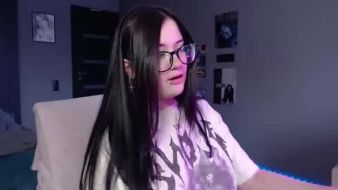 Snapshot of uminarin chatting on 12-08-24, 07:26 Julia online show from 12-08-24, 07:26