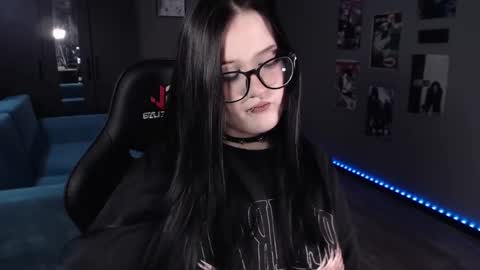 Snapshot of uminarin chatting on 01-24-25, 01:45 Julia online show from 01-24-25, 01:45