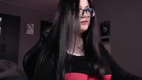 Snapshot of uminarin chatting on 02-11-25, 03:40 Julia online show from 02-11-25, 03:40