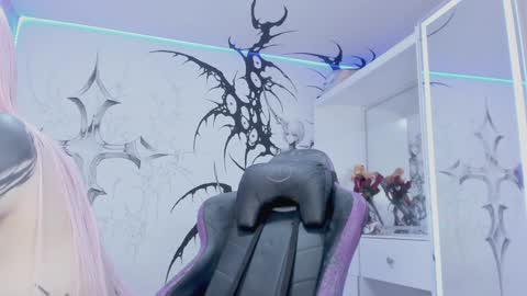 Snapshot of unachimbaherida chatting on 02-06-25, 06:29 Elle Danielle online show from 02-06-25, 06:29