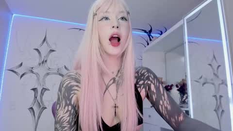 Snapshot of unachimbaherida chatting on 03-01-25, 03:53 Elle Danielle online show from 03-01-25, 03:53