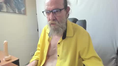 Snapshot of uncle_hottiecb chatting on 02-27-26, 05:35 Uncle Hottie online show from 02-27-26, 05:35