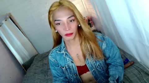 Snapshot of uncut_queen chatting on 05-04-26, 08:54 LOVELY JANE online show from 05-04-26, 08:54