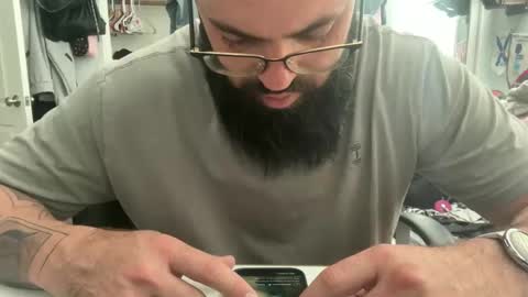 Snapshot of uncutbeard129840 chatting on 10-20-25, 07:36 uncutbeard129840 online show from 10-20-25, 07:36