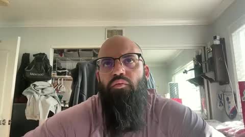 Snapshot of uncutbeard129840 chatting on 10-27-25, 09:19 uncutbeard129840 online show from 10-27-25, 09:19