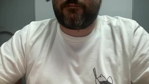 Snapshot of uncutdude321 chatting on 09-23-25, 01:36 uncutdude321 online show from 09-23-25, 01:36