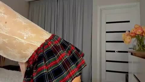 Snapshot of under_the_skin chatting on 03-12-26, 04:13 Under The Skin online show from 03-12-26, 04:13