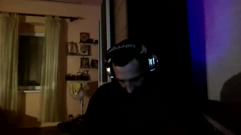 Snapshot of underguy19 chatting on 10-29-25, 09:05 underguy19 online show from 10-29-25, 09:05