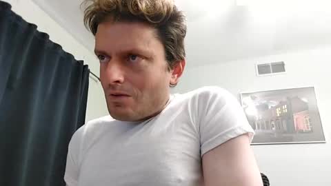 Snapshot of undress_me_ chatting on 10-13-25, 01:33 undress me online show from 10-13-25, 01:33