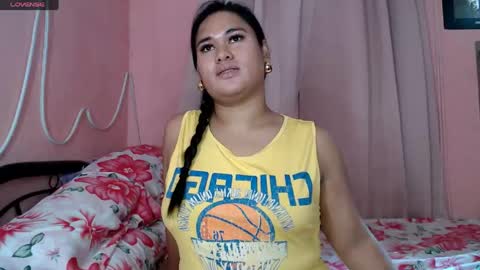 Snapshot of ur_baby_rebbecca chatting on 04-21-26, 12:34 SINGLE online show from 04-21-26, 12:34