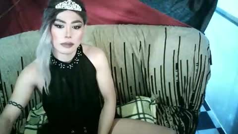 Snapshot of ur_dominatrix chatting on 04-19-26, 06:07 MISS ANNA online show from 04-19-26, 06:07