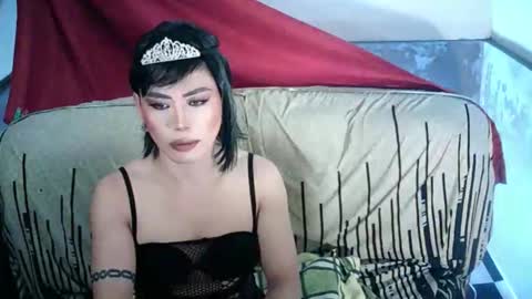 Snapshot of ur_dominatrix chatting on 04-21-26, 12:11 MISS ANNA online show from 04-21-26, 12:11