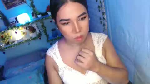 Snapshot of ur_hot_tommiexx chatting on 11-23-25, 02:11 jennie online show from 11-23-25, 02:11