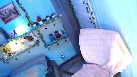 Snapshot of ur_hot_tommiexx chatting on 12-04-25, 02:21 jennie online show from 12-04-25, 02:21