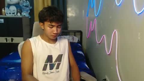 Snapshot of ur_hottestjonny chatting on 06-13-26, 10:18 jonny online show from 06-13-26, 10:18