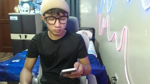 Snapshot of ur_hottestjonny chatting on 06-18-26, 10:41 jonny online show from 06-18-26, 10:41