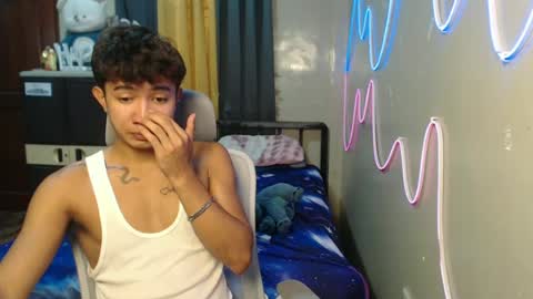 Snapshot of ur_hottestjonny chatting on 06-20-26, 12:58 jonny online show from 06-20-26, 12:58
