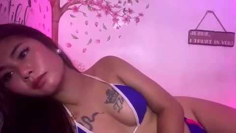 Snapshot of ur_ultimatedreamgirlxoxo chatting on 02-26-26, 01:59 HelloIm Girly online show from 02-26-26, 01:59