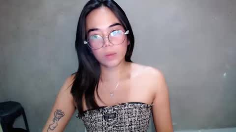 Snapshot of urbabydollx16 chatting on 06-08-26, 12:49 urbabydollx16 online show from 06-08-26, 12:49