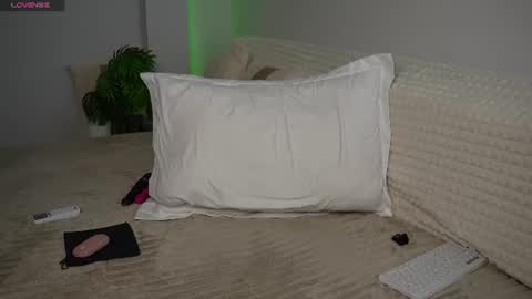 Snapshot of urblonde001 chatting on 06-14-26, 02:24 Ksenia Pterson online show from 06-14-26, 02:24