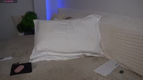 Snapshot of urblonde001 chatting on 07-02-26, 03:23 Ksenia Pterson online show from 07-02-26, 03:23
