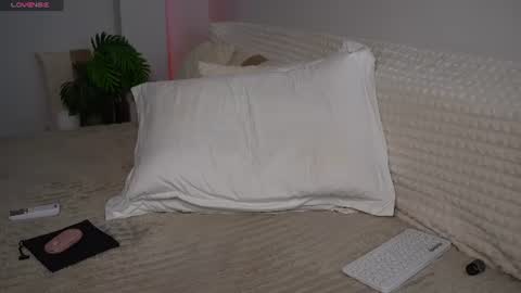 Snapshot of urblonde001 chatting on 07-14-26, 02:05 Ksenia Pterson online show from 07-14-26, 02:05