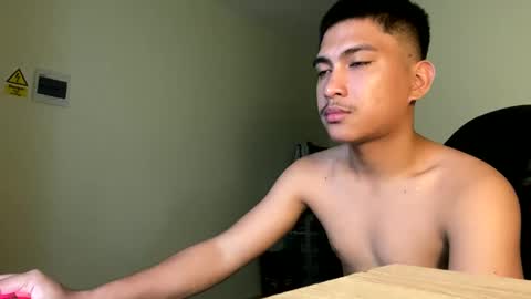 Snapshot of urcuteguy_jhonx chatting on 02-15-26, 01:20 Dannie online show from 02-15-26, 01:20