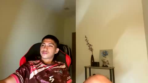 Snapshot of urcuteguy_jhonx chatting on 02-18-26, 02:29 Dannie online show from 02-18-26, 02:29