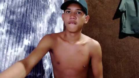 Snapshot of urdreamboy_clarin chatting on 05-07-26, 12:05 urdreamboy_clarin online show from 05-07-26, 12:05