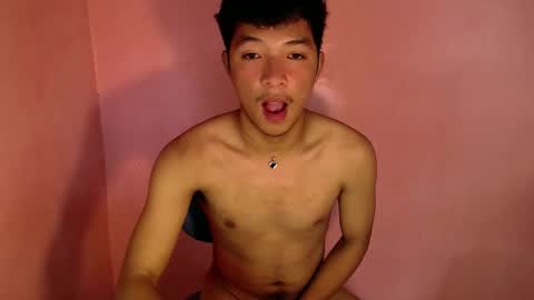 Snapshot of urhotethanxx chatting on 12-12-24, 04:37 Ethan online show from 12-12-24, 04:37