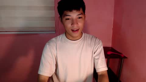 Snapshot of urhotethanxx chatting on 02-14-25, 05:41 Ethan online show from 02-14-25, 05:41