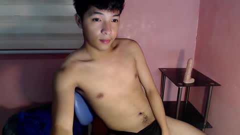 Snapshot of urhotethanxx chatting on 02-19-25, 08:33 Ethan online show from 02-19-25, 08:33